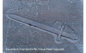 In Stein gemeisseltes Schwert am Freistuhl Düdinghausen