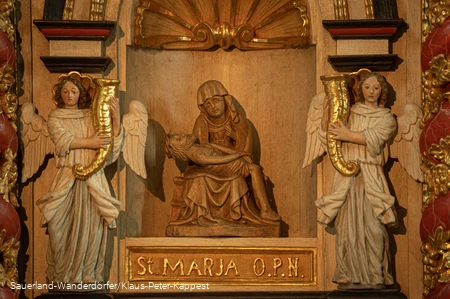 Blick auf den die Pietà aus dem 15. Jahrhundert